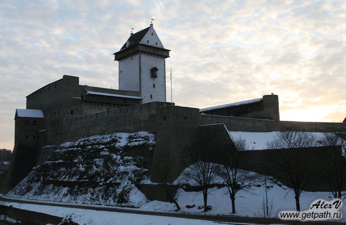 Нарвская крепость со стороны реки
